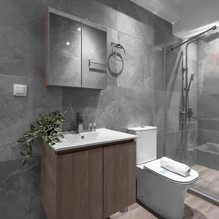 V1 Penthouse, Nilie Hospitality Mgmt شقة